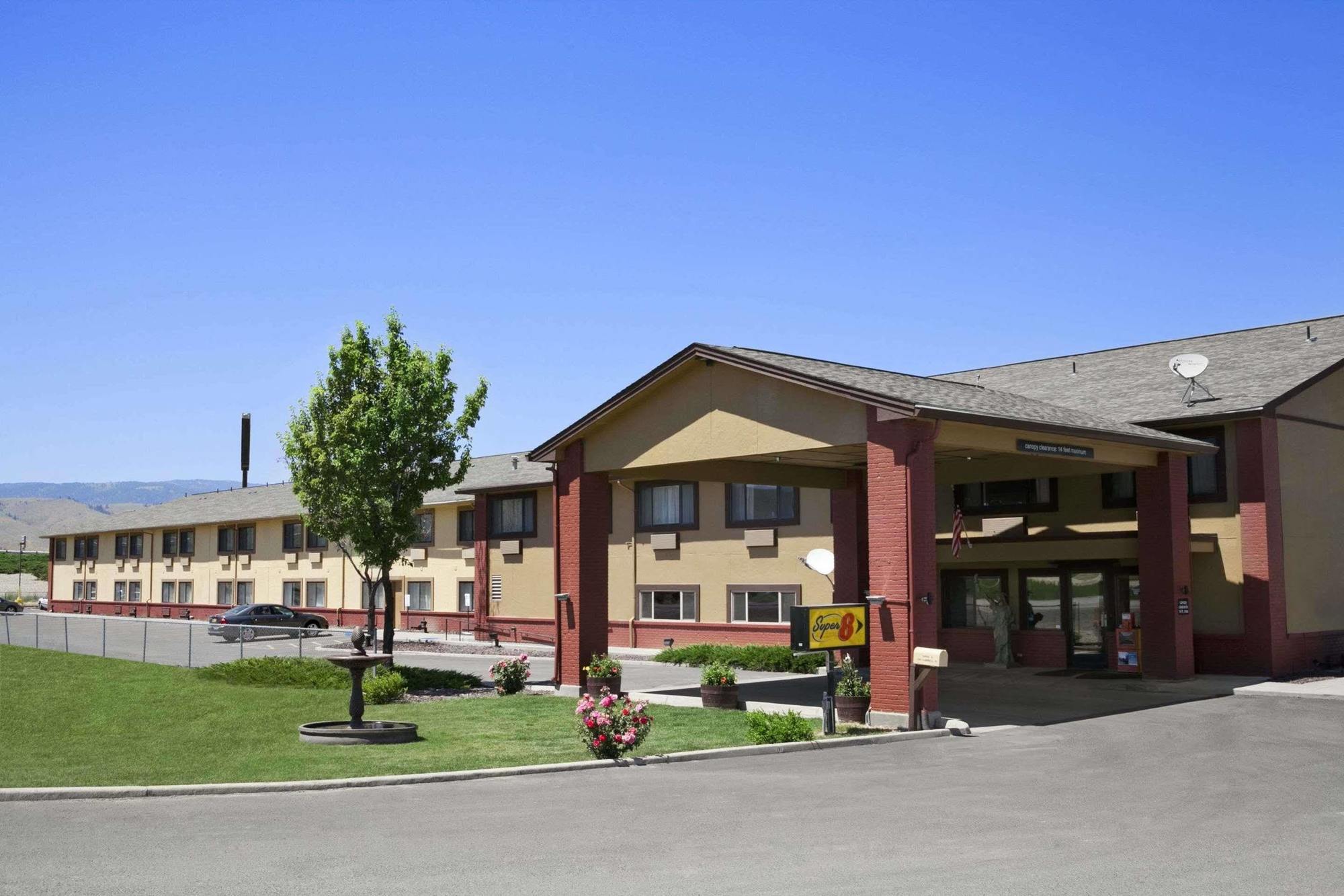 Super 8 By Wyndham Baker City Exterior photo